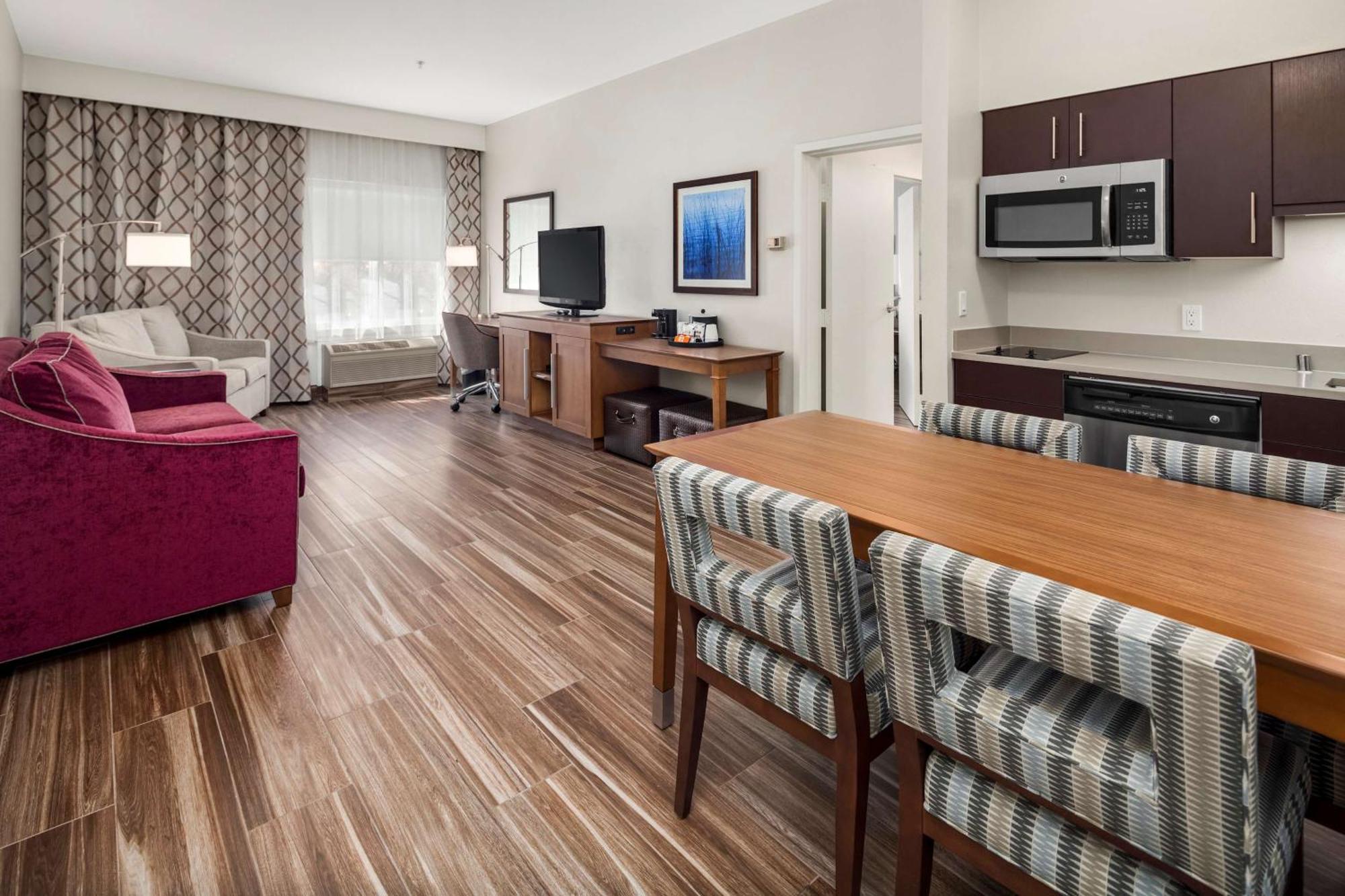 Hampton & Seattle North/lynnwood 3*